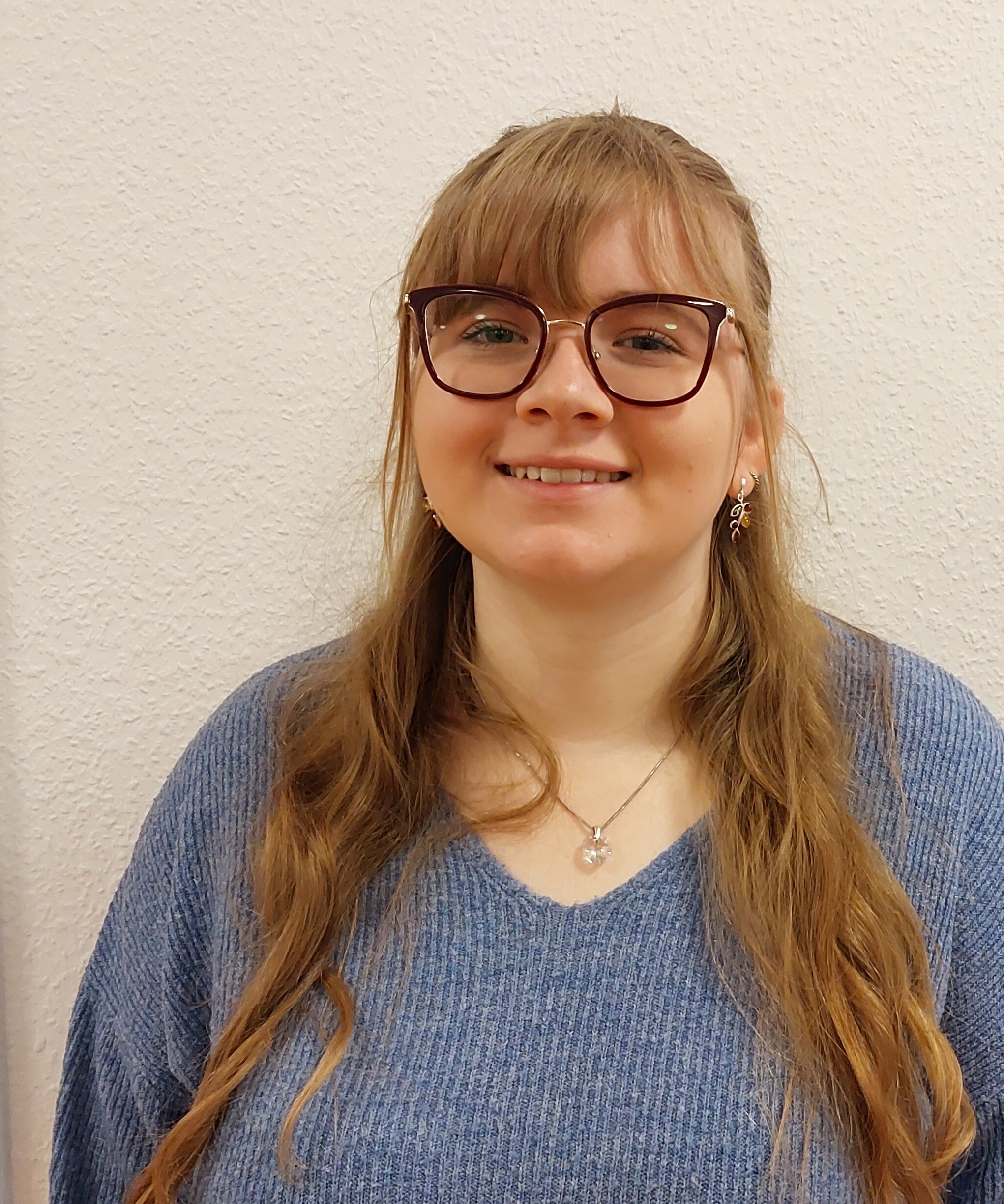 Hier ist ein Bild der wissenschaftlichen Hilfskraft Paulina zu sehen.