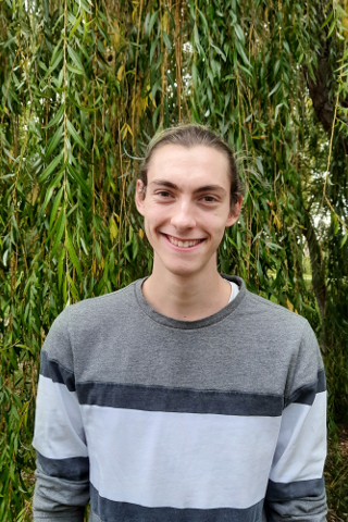 Hier ist ein Bild des Tutors Anton zu sehen.