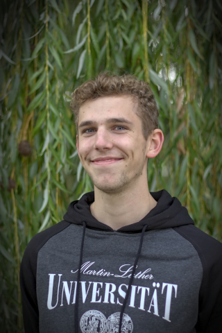 Hier ist ein Bild des Tutors Christoph zu sehen.