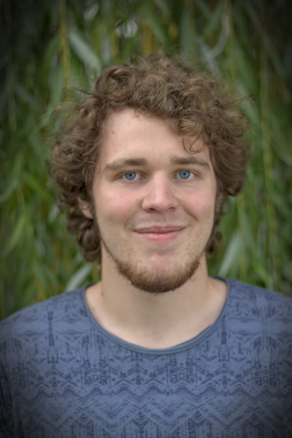 Hier ist ein Bild des Tutors Erik zu sehen.